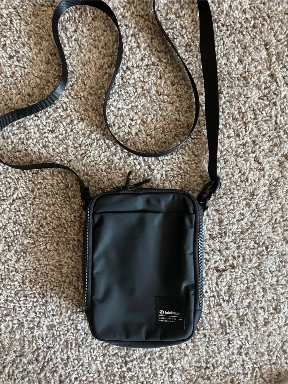 Incase Black Slim Crossbody Pouch
